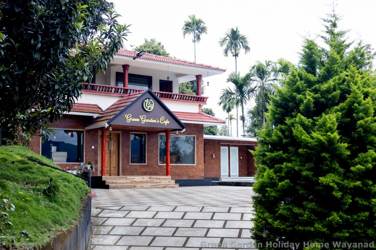 Green Garden Outdoor Area